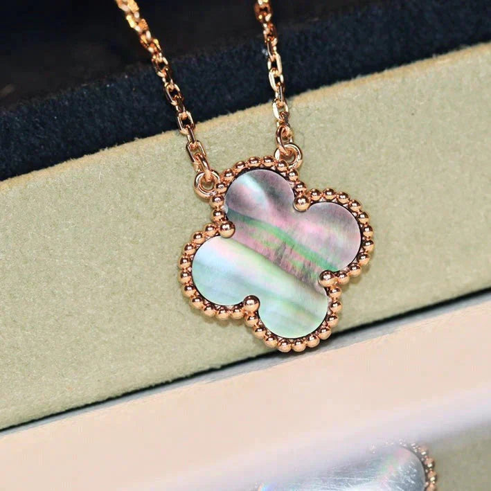 COLLIER CLOVER NACRE GRISE 15 MM