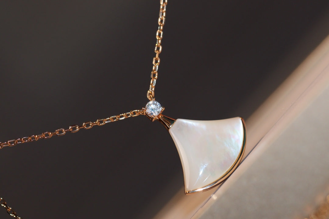DREAM NECKLACE WHITE MOP ROSE GOLD 1 DIAMOND