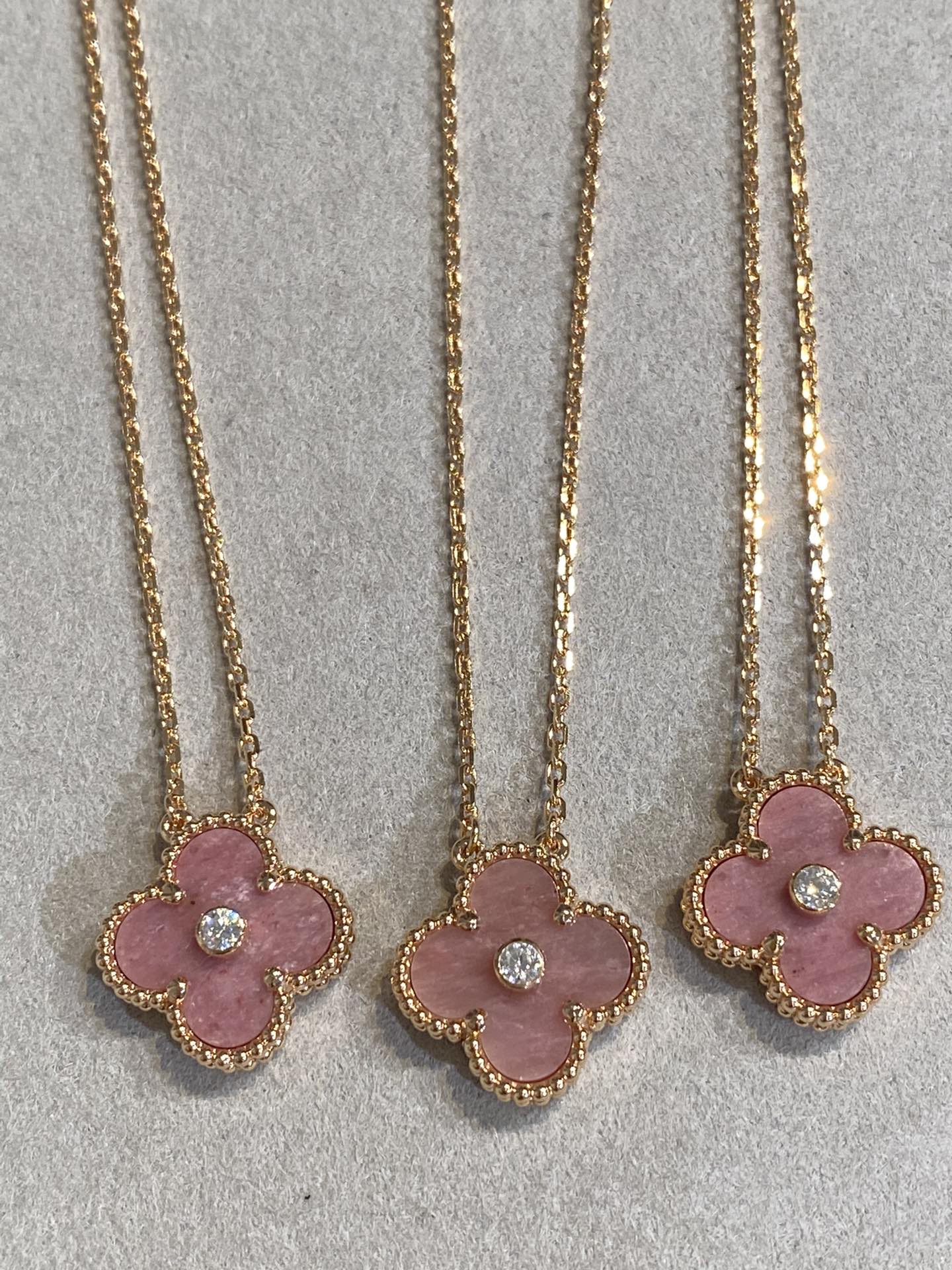 COLLIER CLOVER 15 MM DIAMANT RHODONITE