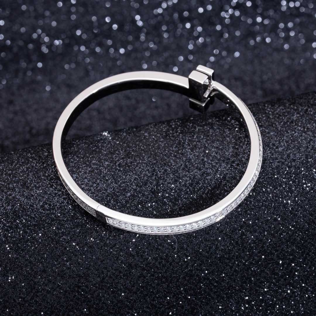 BRACELET LARGE À CHARNIÈRE EN ARGENT AVEC DIAMANTS