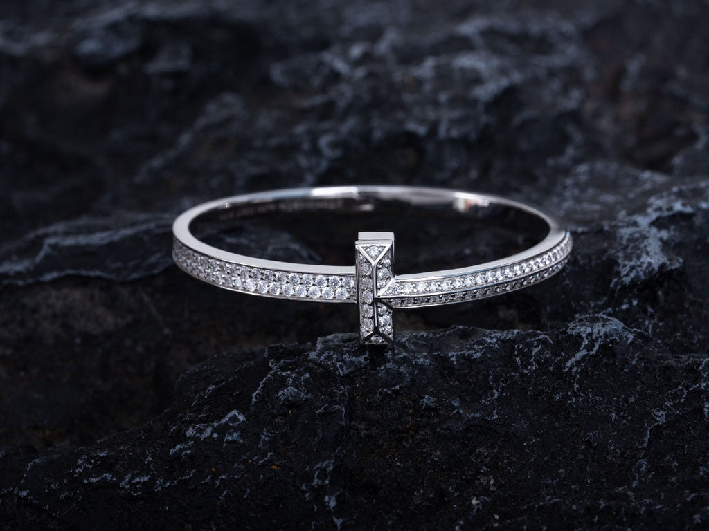 BRACELET LARGE À CHARNIÈRE EN ARGENT AVEC DIAMANTS