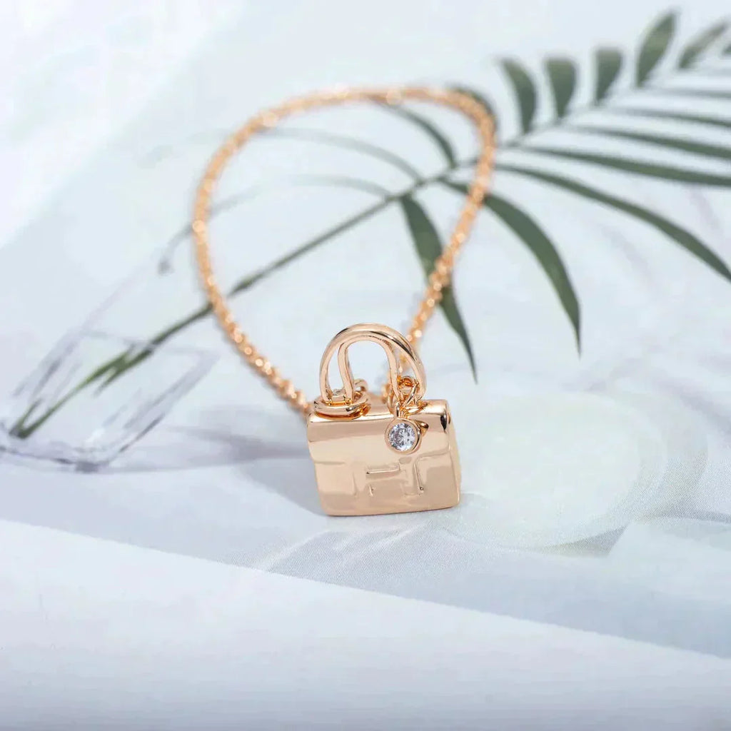 COLLIER AMULETTE PÉDANT EN OR ROSE