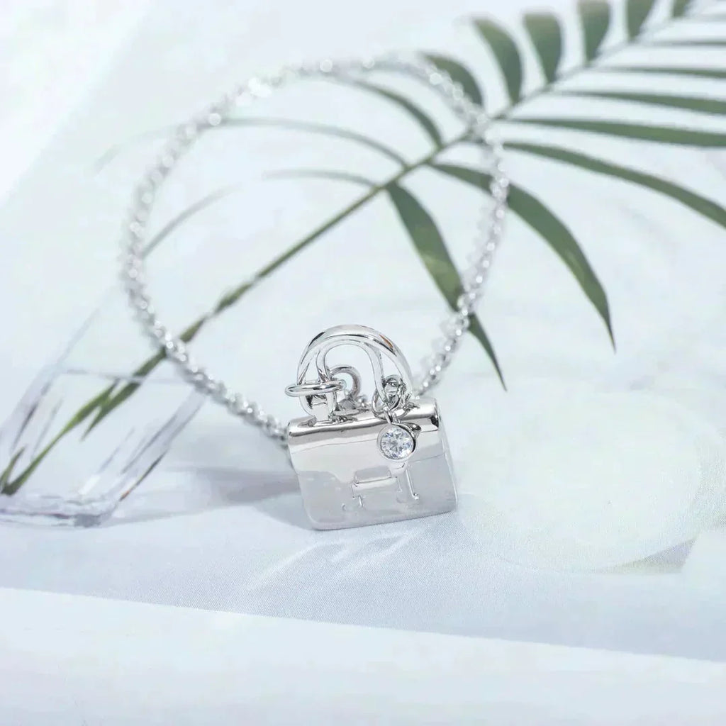 AMULETTE PEDANT SILVER NECKLACE