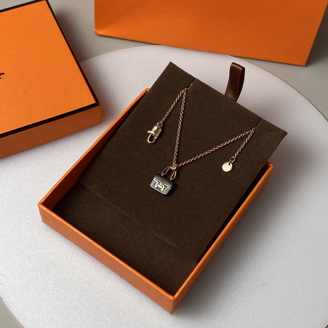 CONSTANCE BLACK PEDANT ROSE GOLD NECKLACE