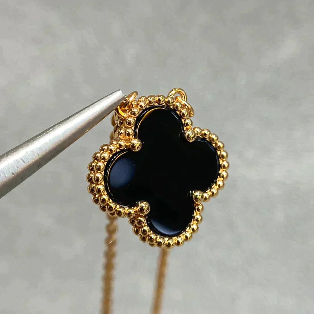 Collier Fleur Unique en Onyx Noir 15 MM Clover