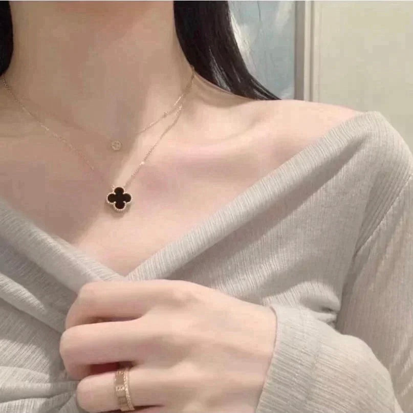 Collier Fleur Unique en Onyx Noir 15 MM Clover