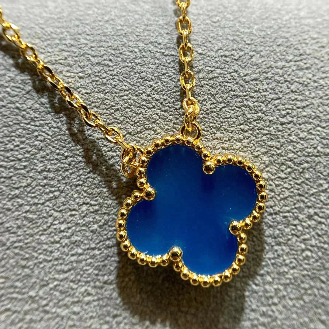 COLLIER EN AGATE BLEUE TRÈFLE 15 MM