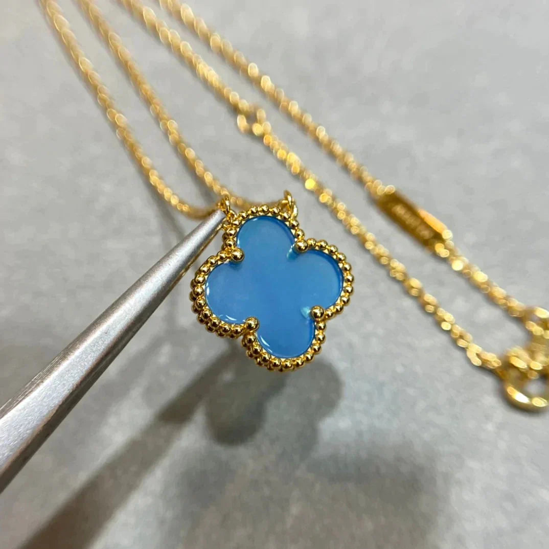 COLLIER EN AGATE BLEUE TRÈFLE 15 MM