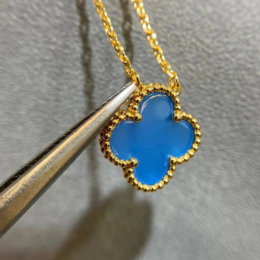 COLLIER EN AGATE BLEUE TRÈFLE 15 MM