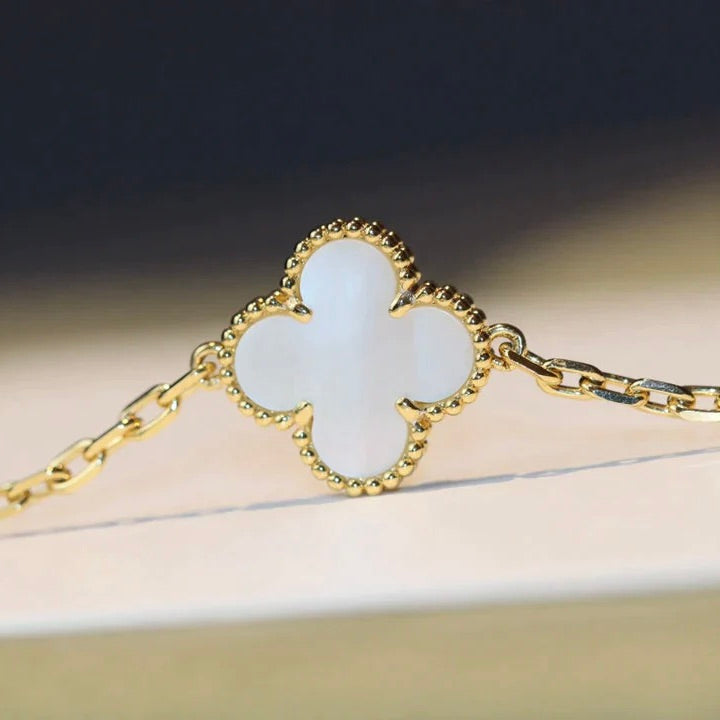 COLLIER CLOVER 20 MOTIFS NACRE BLANCHE
