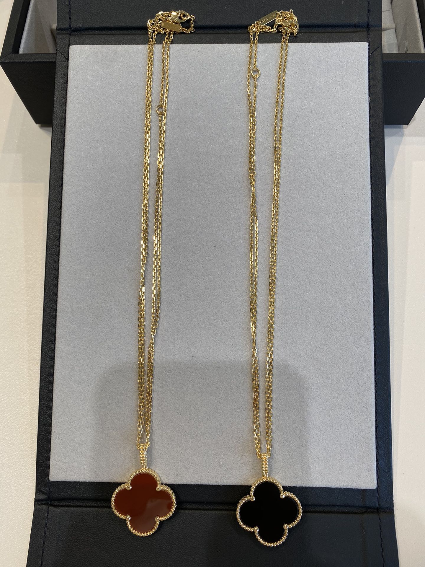 CLOVER 25MM NECKLACE GOLD CARNELIAN