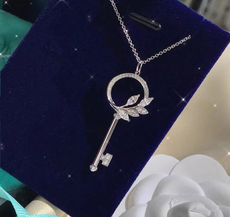 VICTORIA  DIAMOND ROSE GOLD VINE CIRCLE KEY NECKLACE