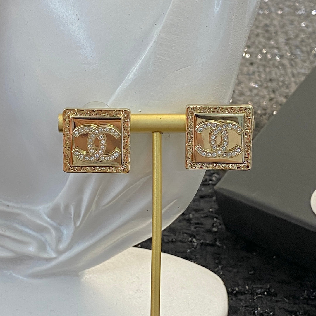 CC DIAMOND ROSE GOLD SQUARE STUD EARRINGS