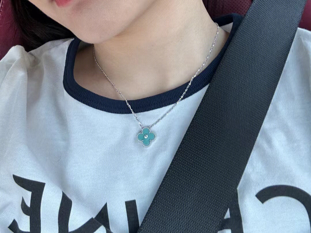 COLLIER CLOVER 1 DIAMANT BLEU CLAIR EN ARGENT