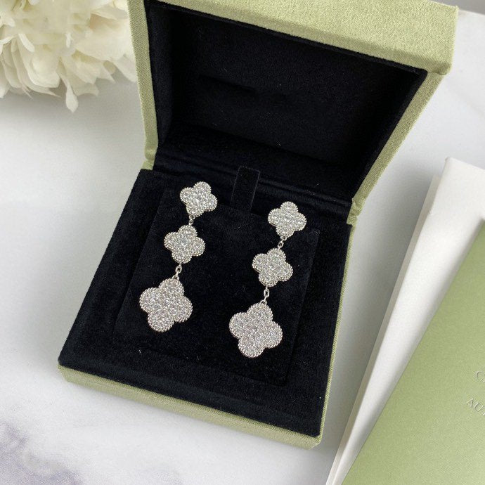 BOUCLES D'OREILLES PENDANTES EN ARGENT ET DIAMANTS À 3 MOTIFS CLOVER