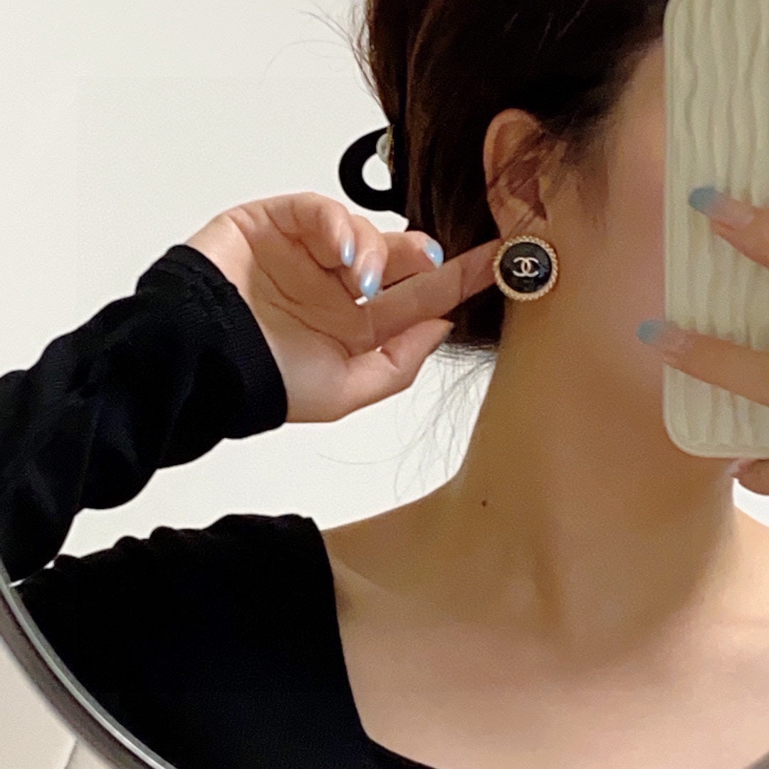 CC CIRCLE ROSE GOLD ENAMEL STUD EARRINGS
