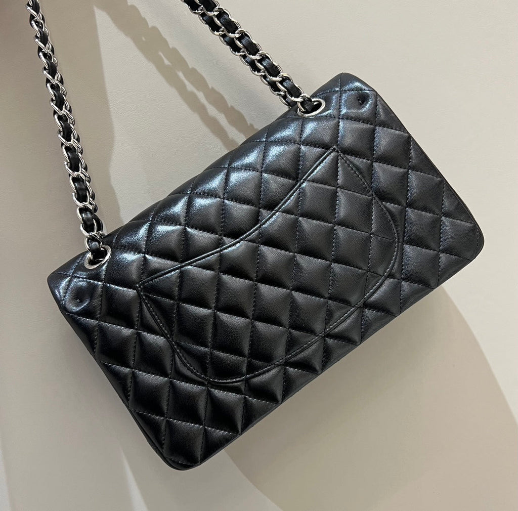 SAC À RABAT 25 CM QUINCAILLERIE ARGENTÉE CUIR D'AGNEAU NOIR