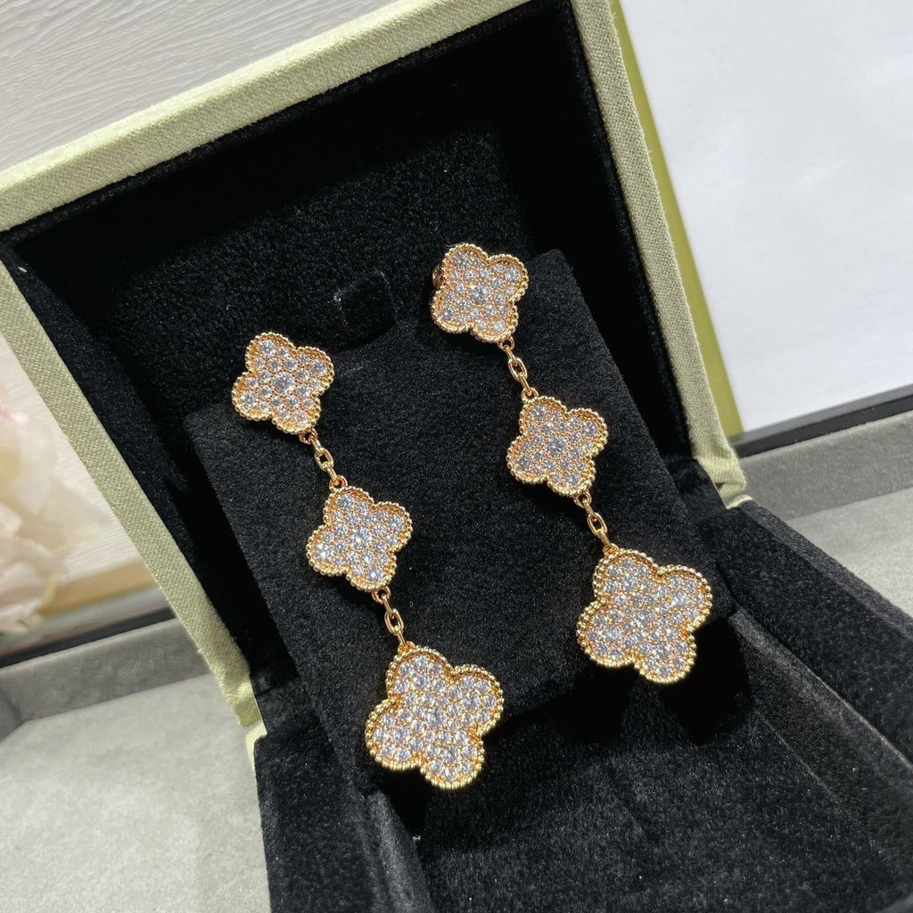 BOUCLES D'OREILLES EN OR ROSE PAVÉ DE DIAMANTS À 3 MOTIFS CLOVER