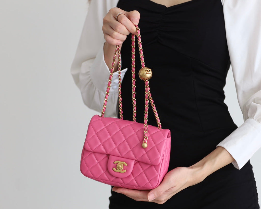 SAC À RABAT 17 CM EN CUIR D'AGNEAU ROSE QUINCAILLERIE DORÉ