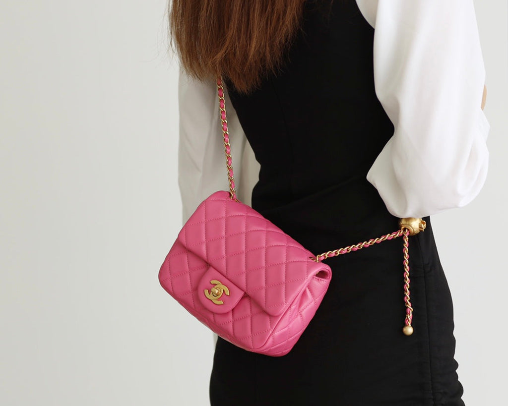 SAC À RABAT 17 CM EN CUIR D'AGNEAU ROSE QUINCAILLERIE DORÉ