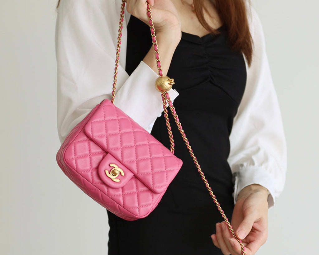 SAC À RABAT 17 CM EN CUIR D'AGNEAU ROSE QUINCAILLERIE DORÉ