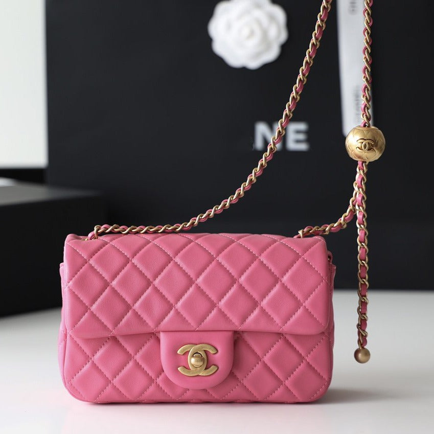 SAC À RABAT 20 CM EN CUIR D'AGNEAU ROSE QUINCAILLERIE DORÉ