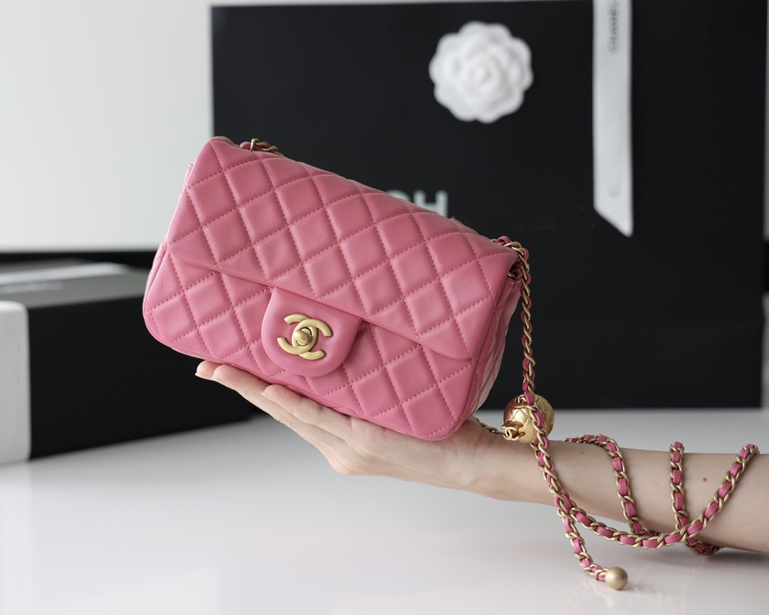 SAC À RABAT 20 CM EN CUIR D'AGNEAU ROSE QUINCAILLERIE DORÉ