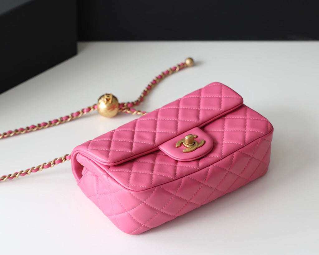 SAC À RABAT 20 CM EN CUIR D'AGNEAU ROSE QUINCAILLERIE DORÉ
