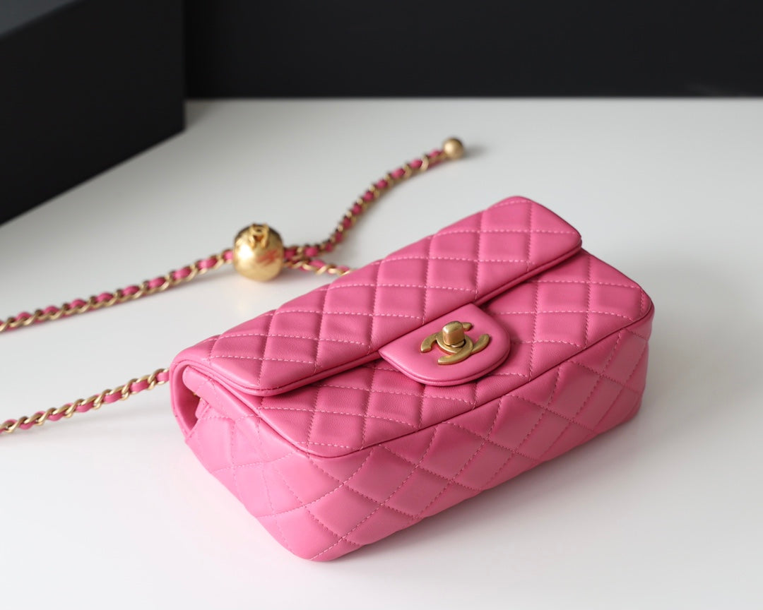 SAC À RABAT 20 CM EN CUIR D'AGNEAU ROSE QUINCAILLERIE DORÉ