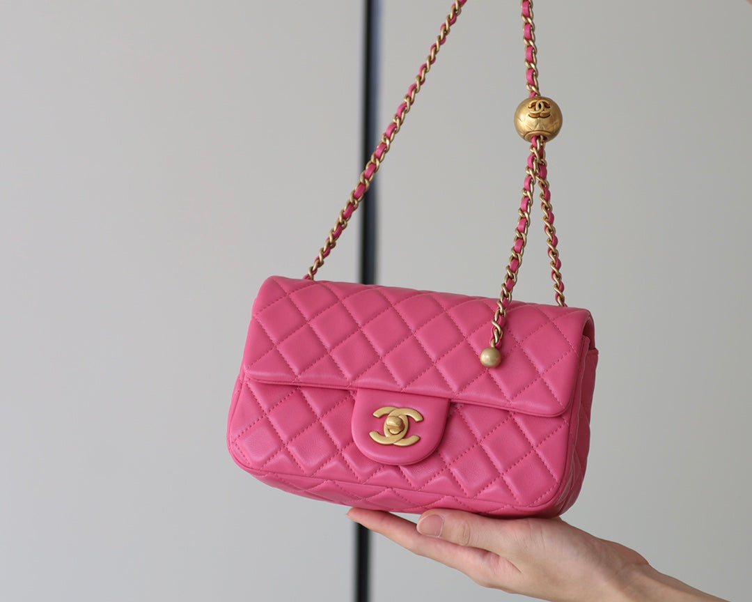 SAC À RABAT 20 CM EN CUIR D'AGNEAU ROSE QUINCAILLERIE DORÉ