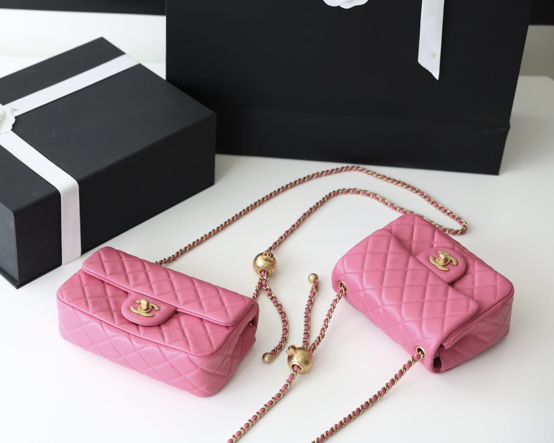 SAC À RABAT 20 CM EN CUIR D'AGNEAU ROSE QUINCAILLERIE DORÉ