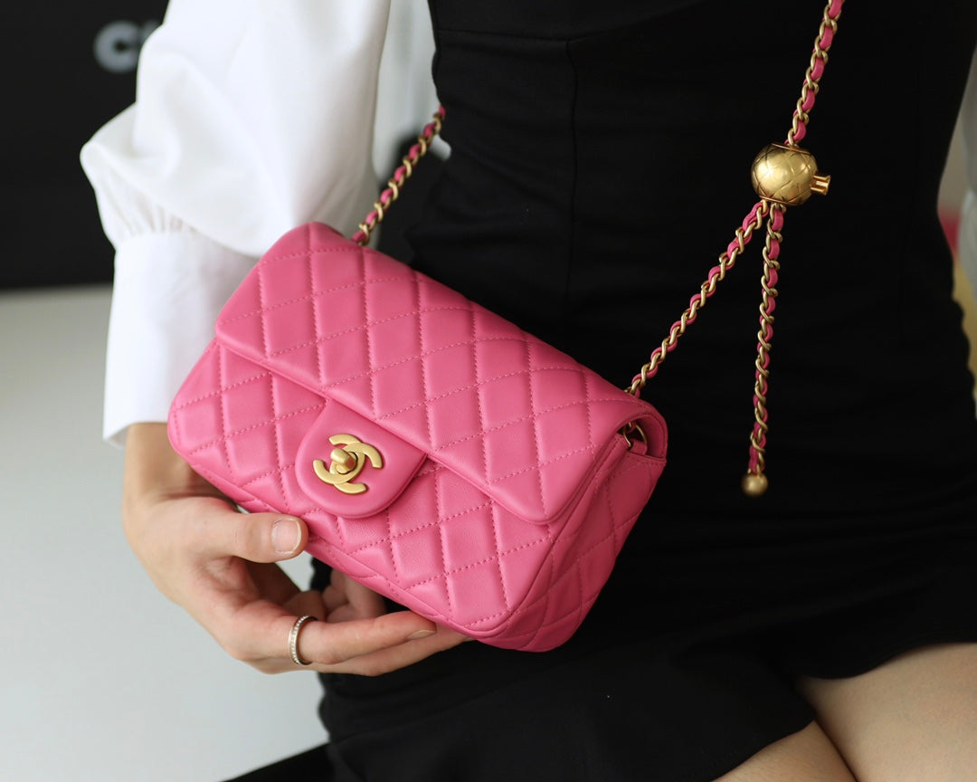 SAC À RABAT 20 CM EN CUIR D'AGNEAU ROSE QUINCAILLERIE DORÉ