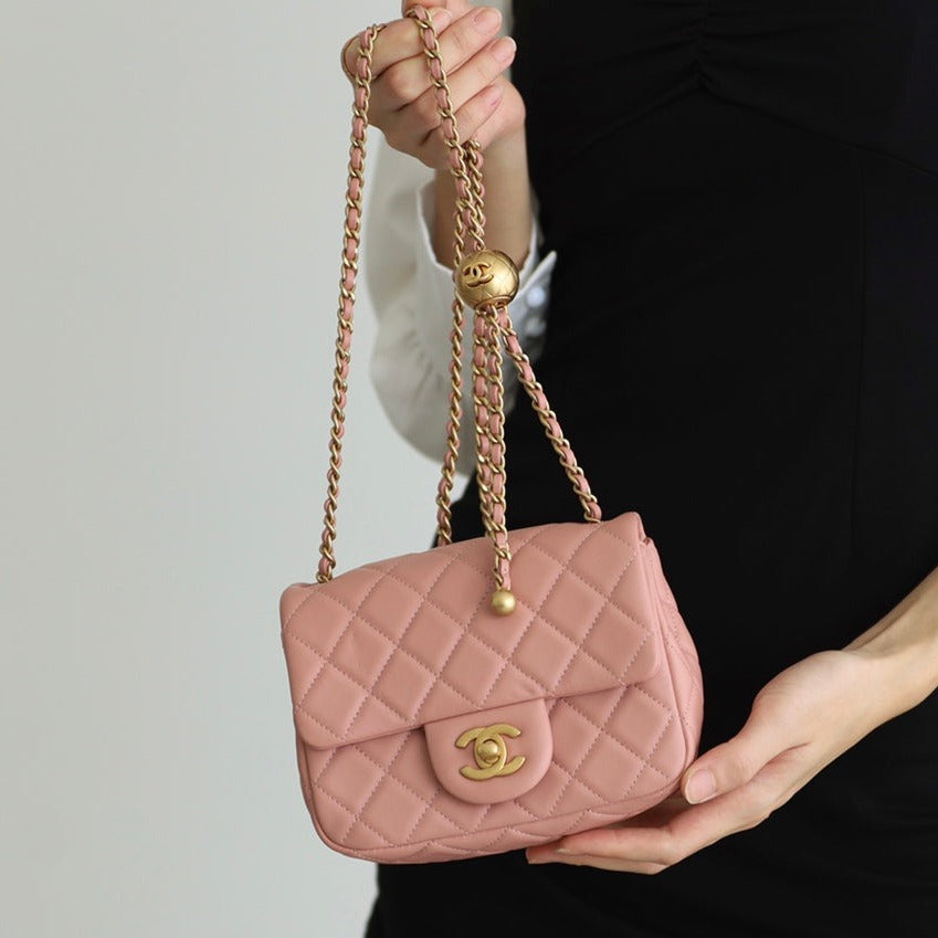 SAC À RABAT 17 CM EN CUIR D'AGNEAU ROSE LAINE QUINCAILLERIE DORÉ