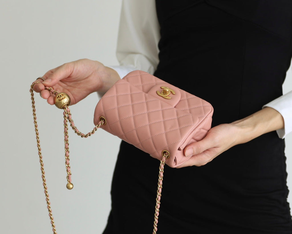 SAC À RABAT 17 CM EN CUIR D'AGNEAU ROSE LAINE QUINCAILLERIE DORÉ