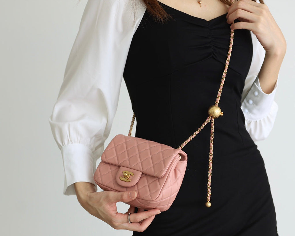 SAC À RABAT 17 CM EN CUIR D'AGNEAU ROSE LAINE QUINCAILLERIE DORÉ