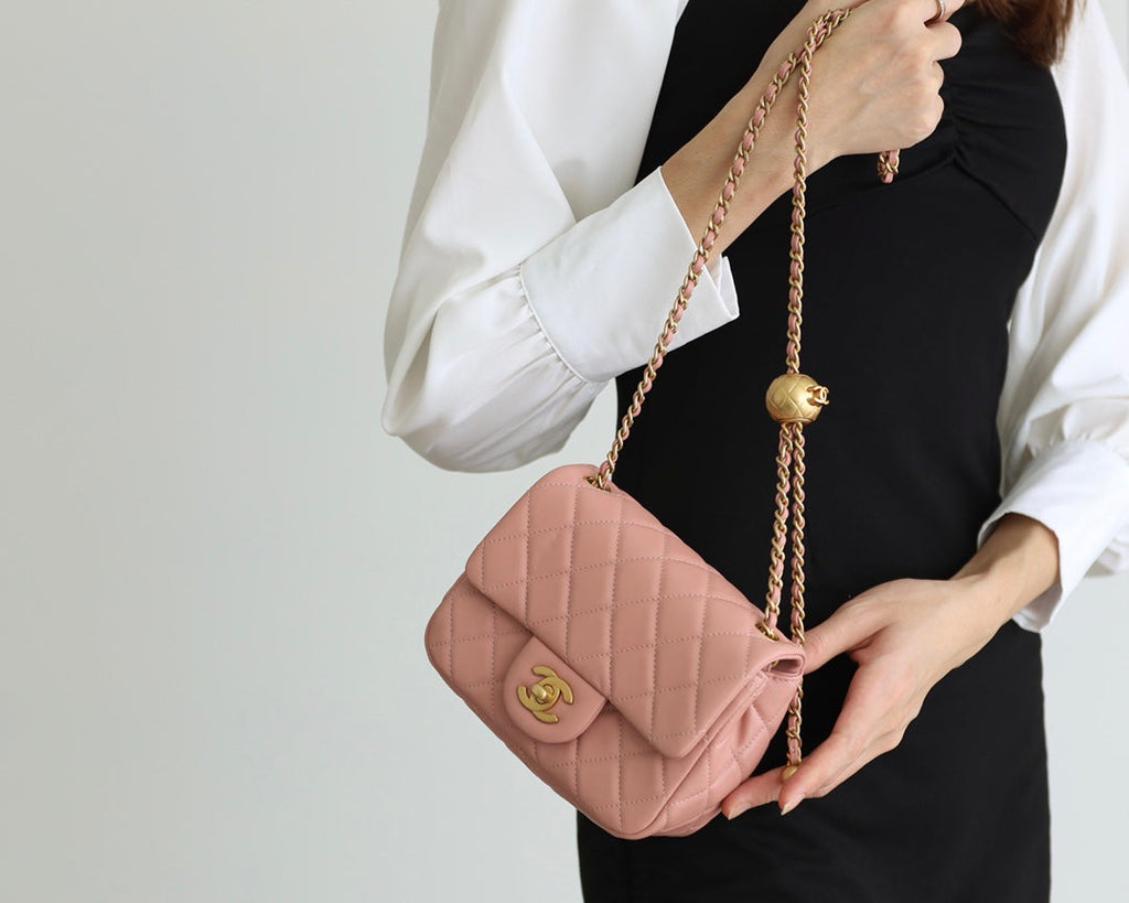 SAC À RABAT 17 CM EN CUIR D'AGNEAU ROSE LAINE QUINCAILLERIE DORÉ