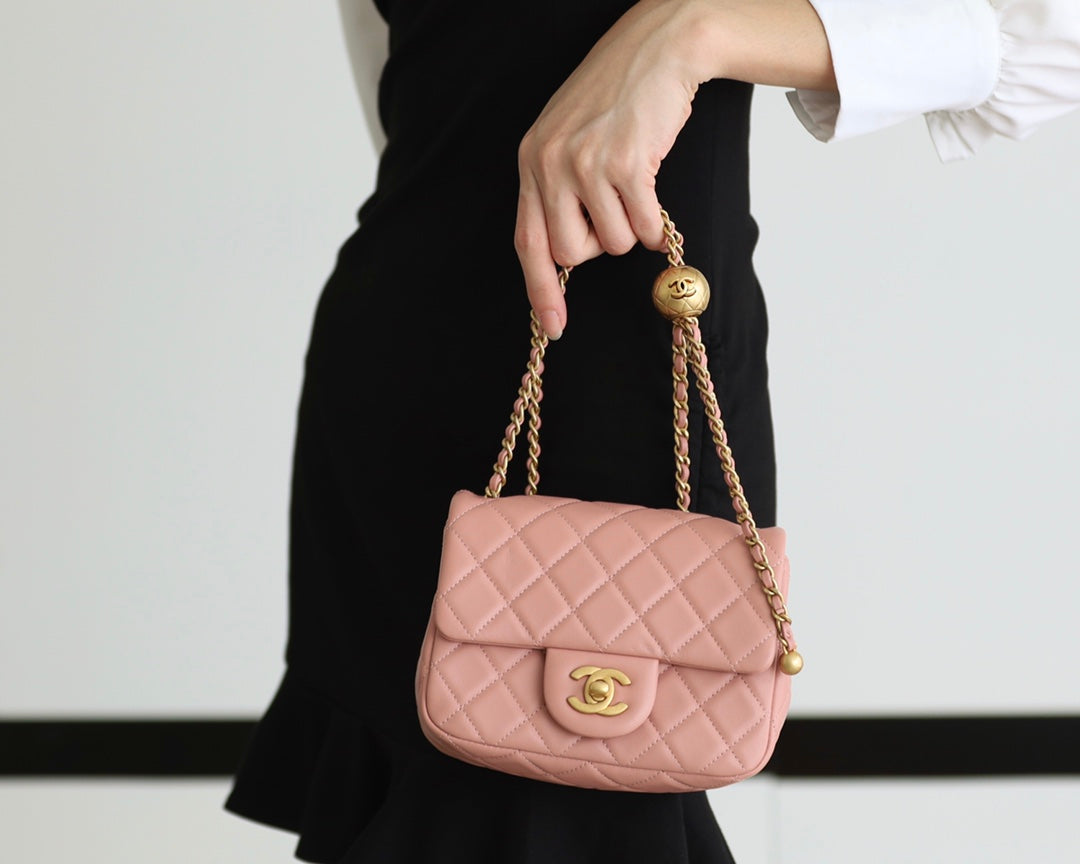 SAC À RABAT 17 CM EN CUIR D'AGNEAU ROSE LAINE QUINCAILLERIE DORÉ