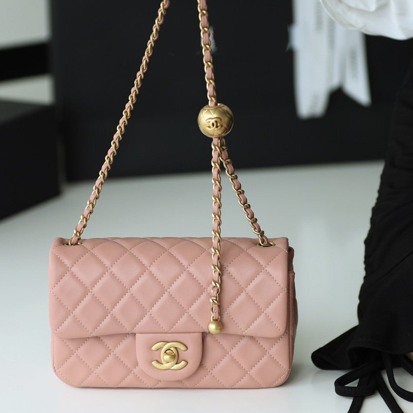SAC À RABAT 20 CM EN CUIR D'AGNEAU ROSE LAINE QUINCAILLERIE DORÉ