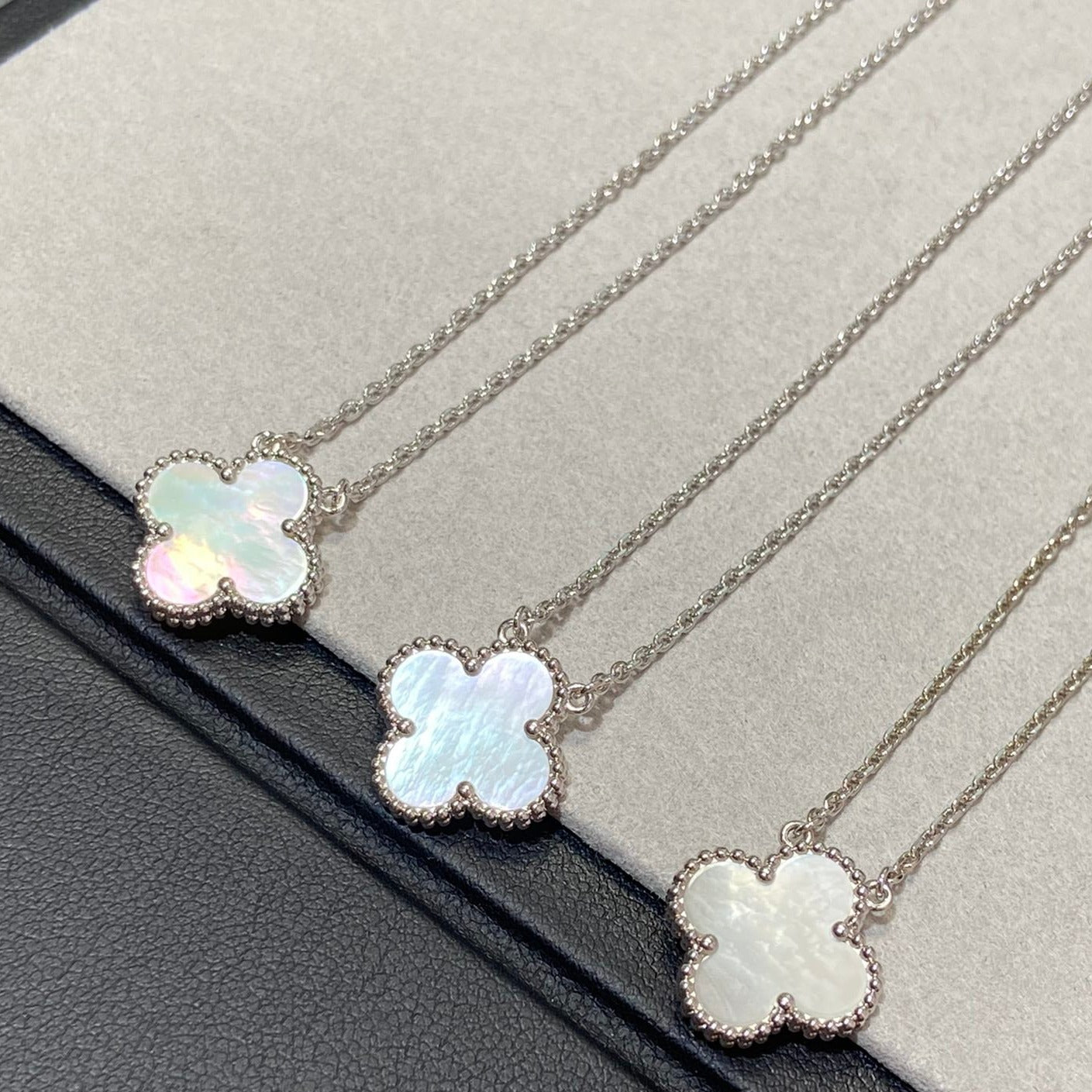 Collier Clover Medium en argent et nacre blanche 