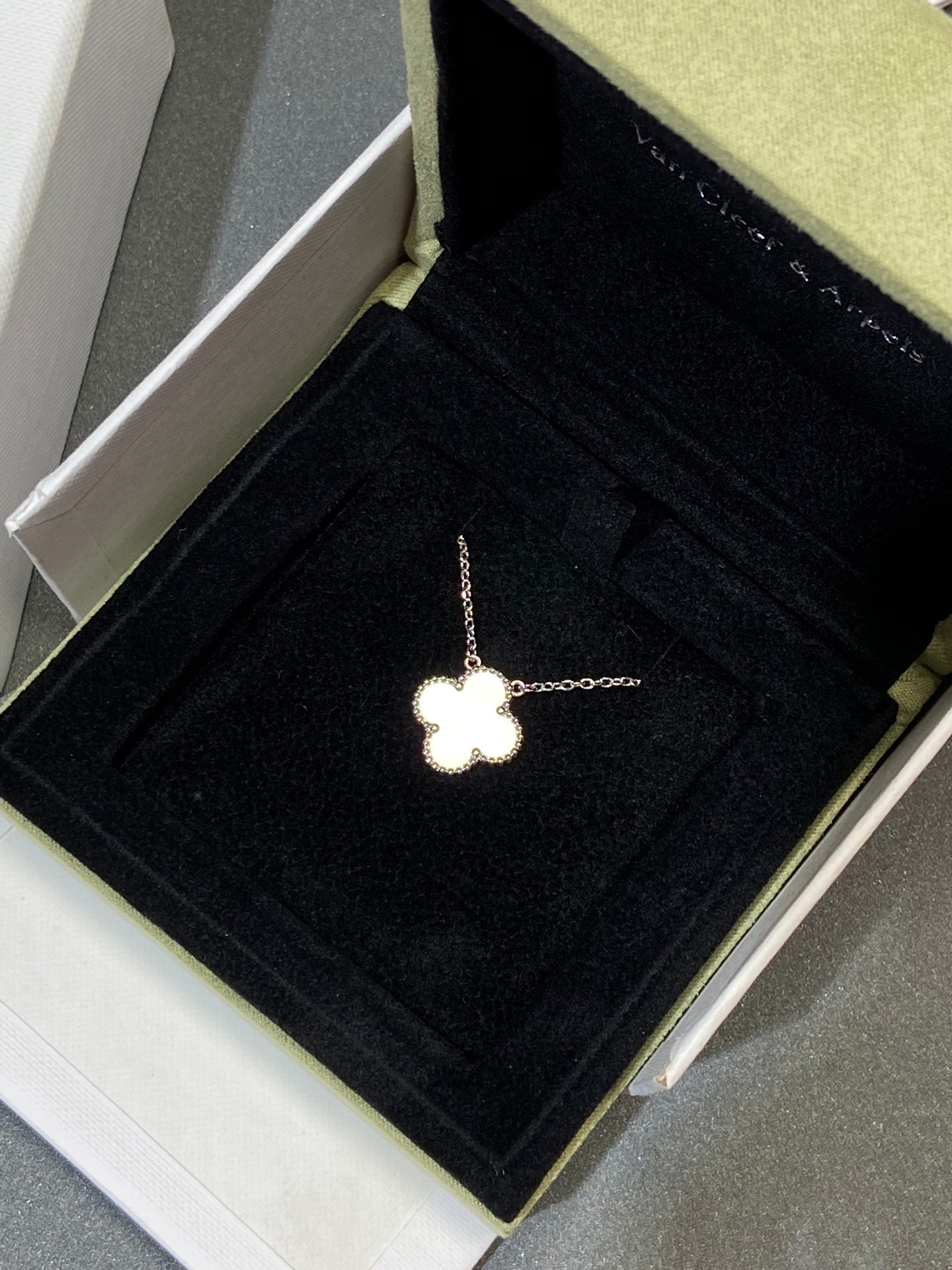 Collier Clover Medium en argent et nacre blanche 