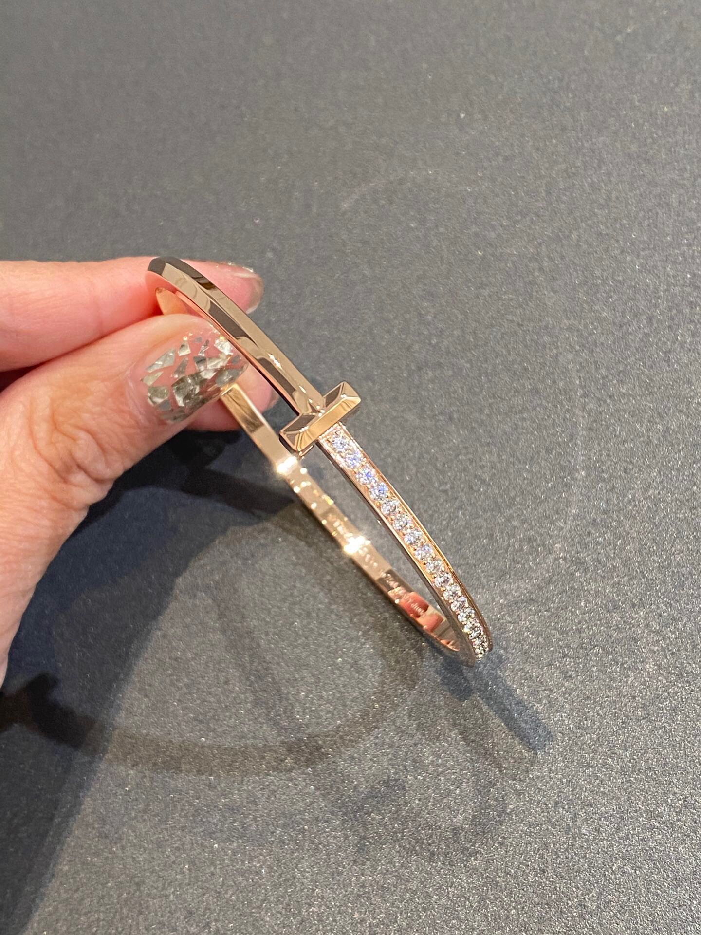 NARROW T1 HINGED BANGLE DIAMOND ROSE GOLD