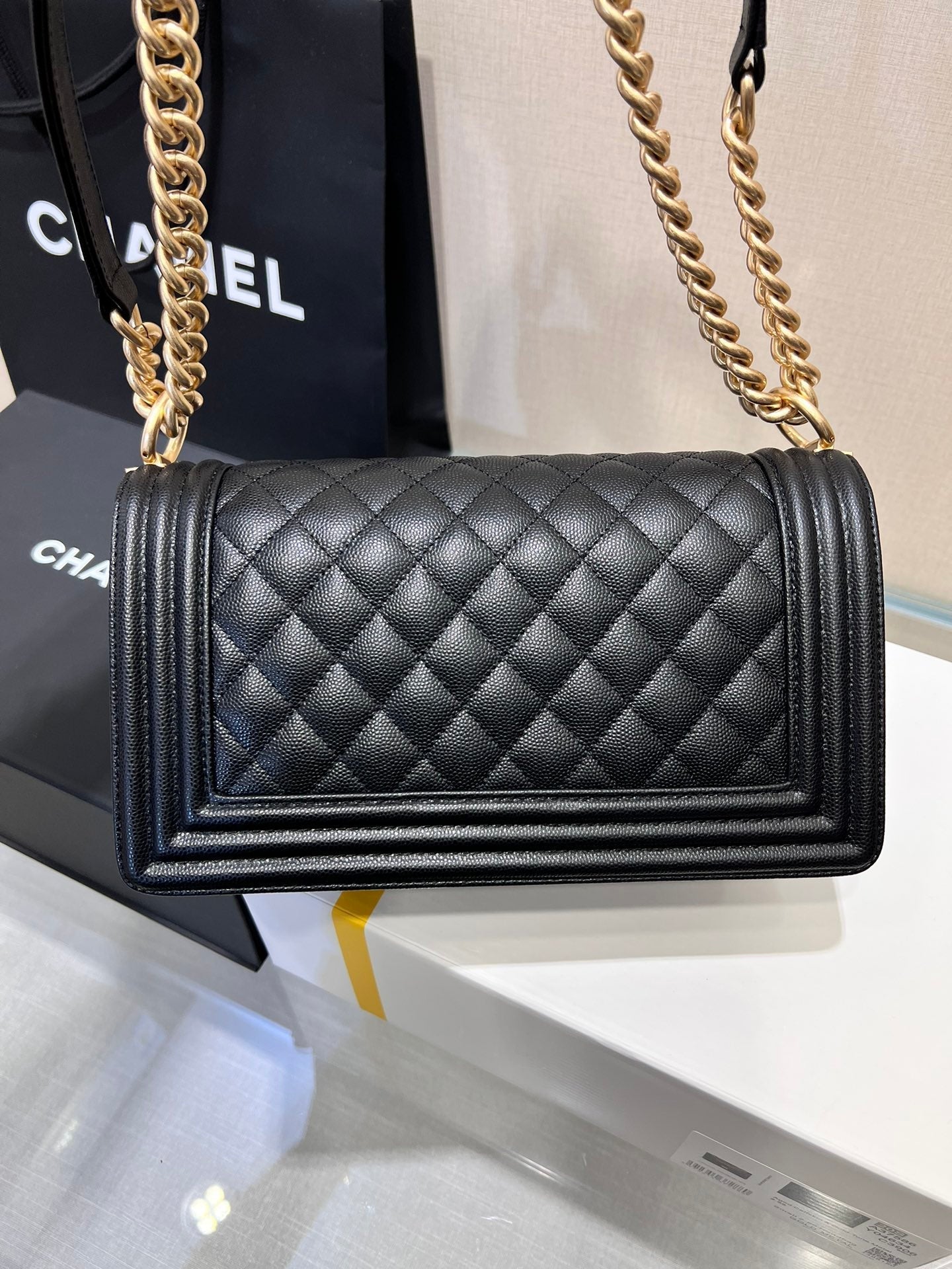 SAC GARÇON MOYEN 25 NOIR CAVIAR QUINCAILLERIE OR