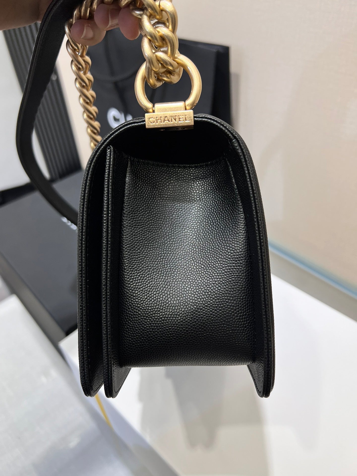 SAC GARÇON MOYEN 25 NOIR CAVIAR QUINCAILLERIE OR