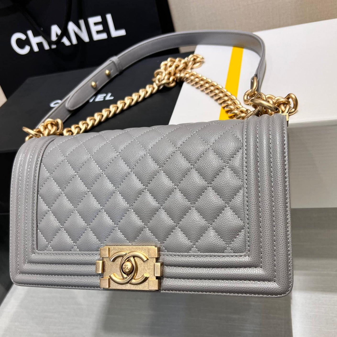 SAC GARÇON MOYEN 25 GRIS CAVIAR QUINCAILLERIE OR