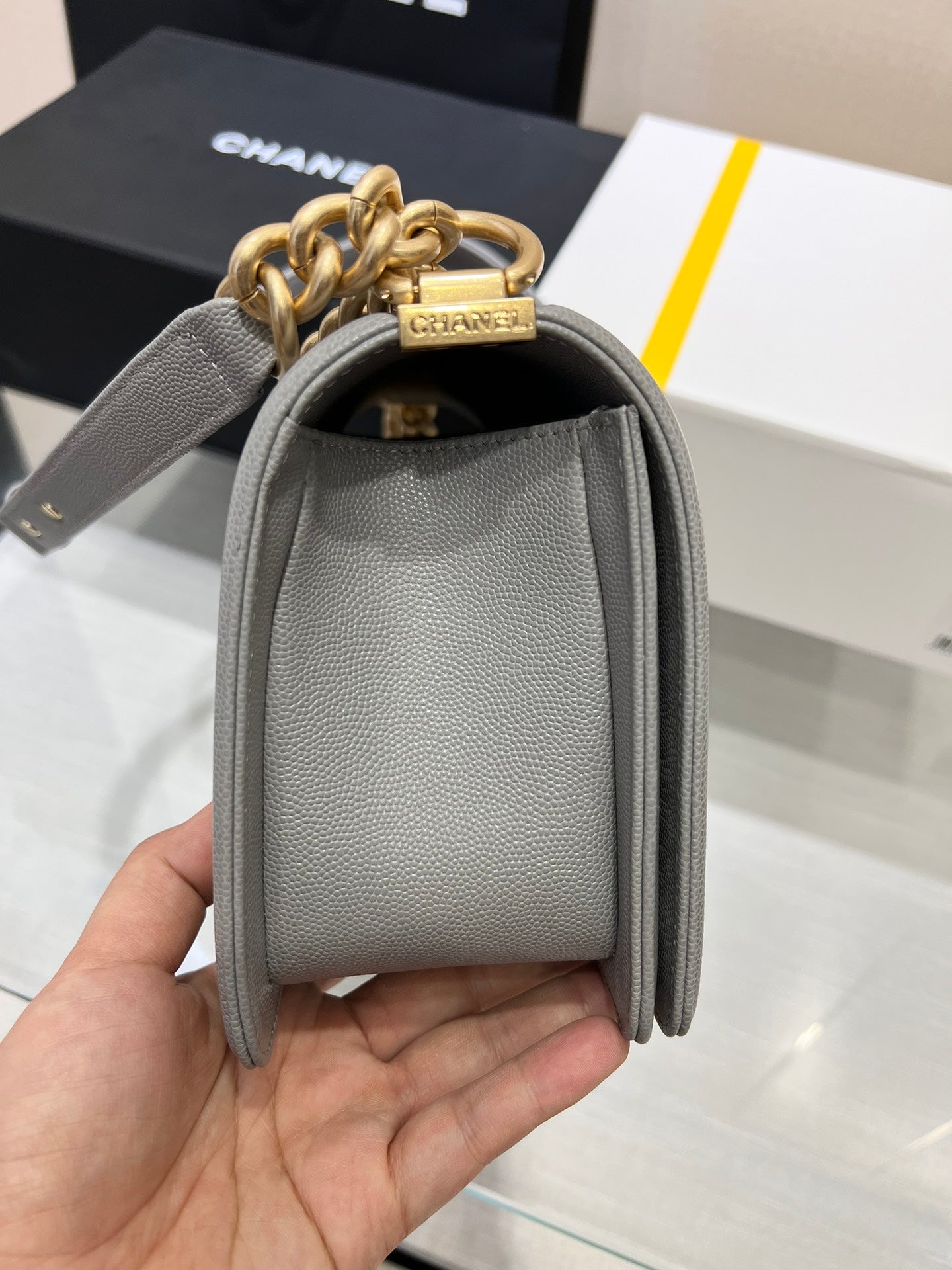 SAC GARÇON MOYEN 25 GRIS CAVIAR QUINCAILLERIE OR