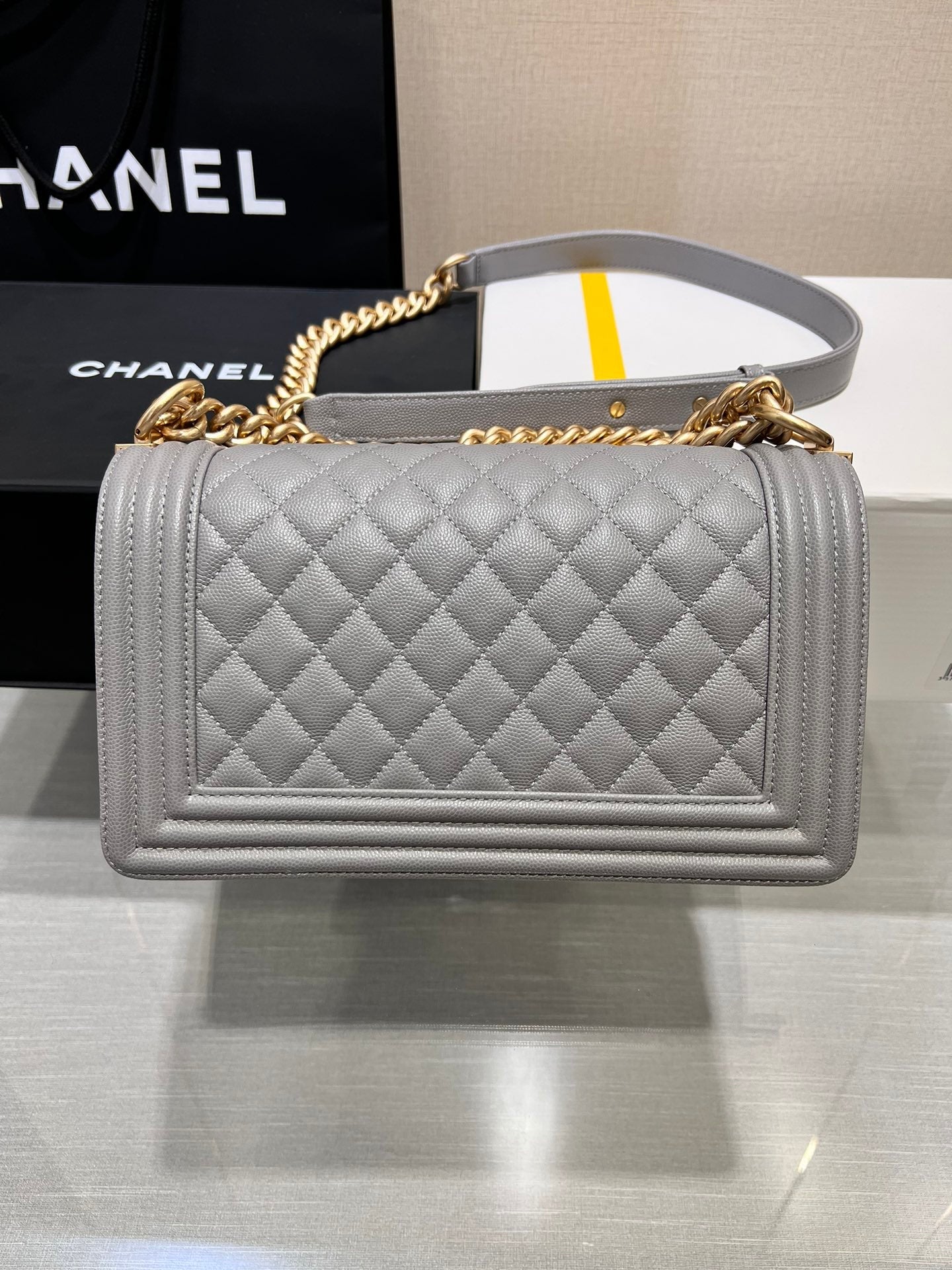 SAC GARÇON MOYEN 25 GRIS CAVIAR QUINCAILLERIE OR