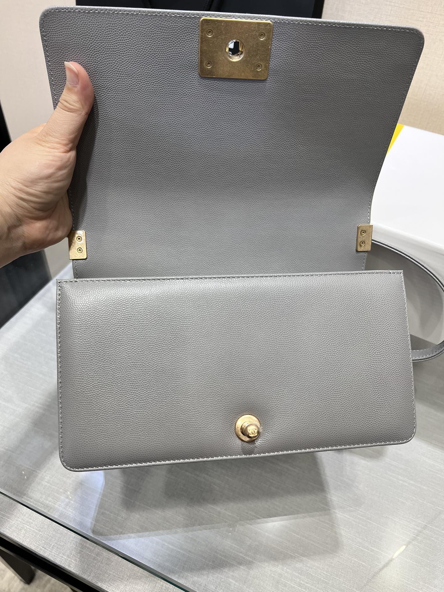 SAC GARÇON MOYEN 25 GRIS CAVIAR QUINCAILLERIE OR