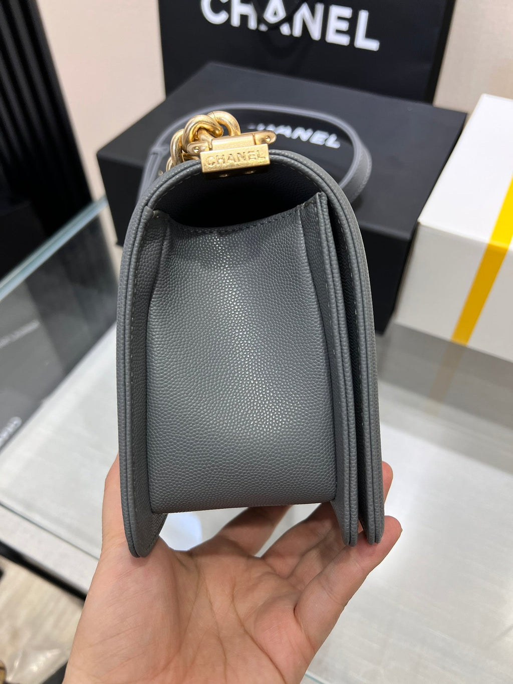 SAC GARÇON MOYEN 25 GRIS FONCÉ CAVIAR QUINCAILLERIE OR