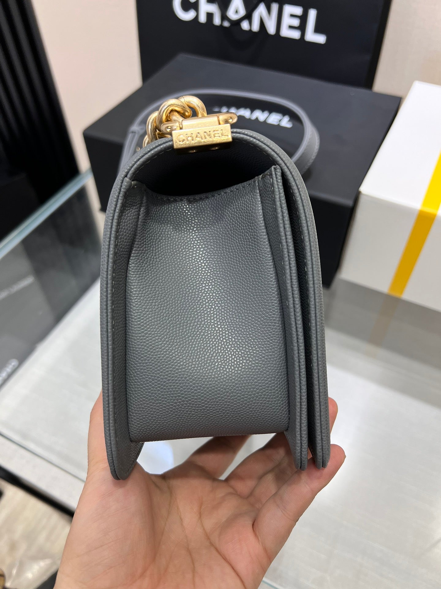 SAC GARÇON MOYEN 25 GRIS FONCÉ CAVIAR QUINCAILLERIE OR