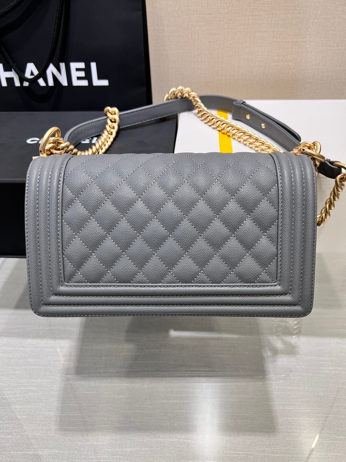 SAC GARÇON MOYEN 25 GRIS FONCÉ CAVIAR QUINCAILLERIE OR